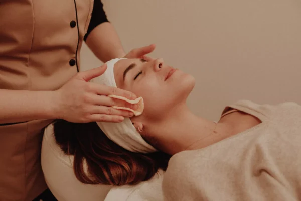 Soins post-injections : les gestes clés pour sublimer vos résultats esthétiques