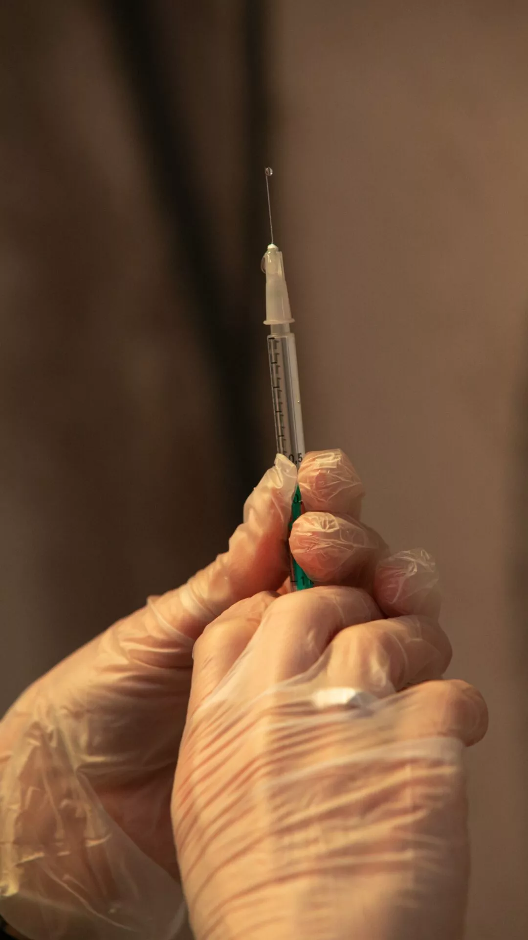 Acide hyaluronique ou Botox : comprendre les différences pour mieux choisir